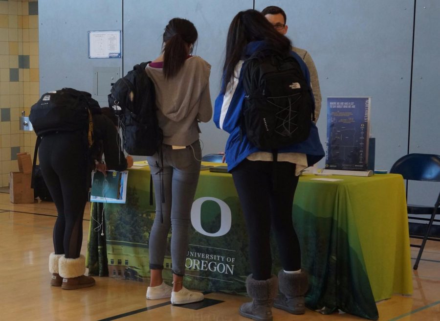University of Oregon representatives inform SCHS students.