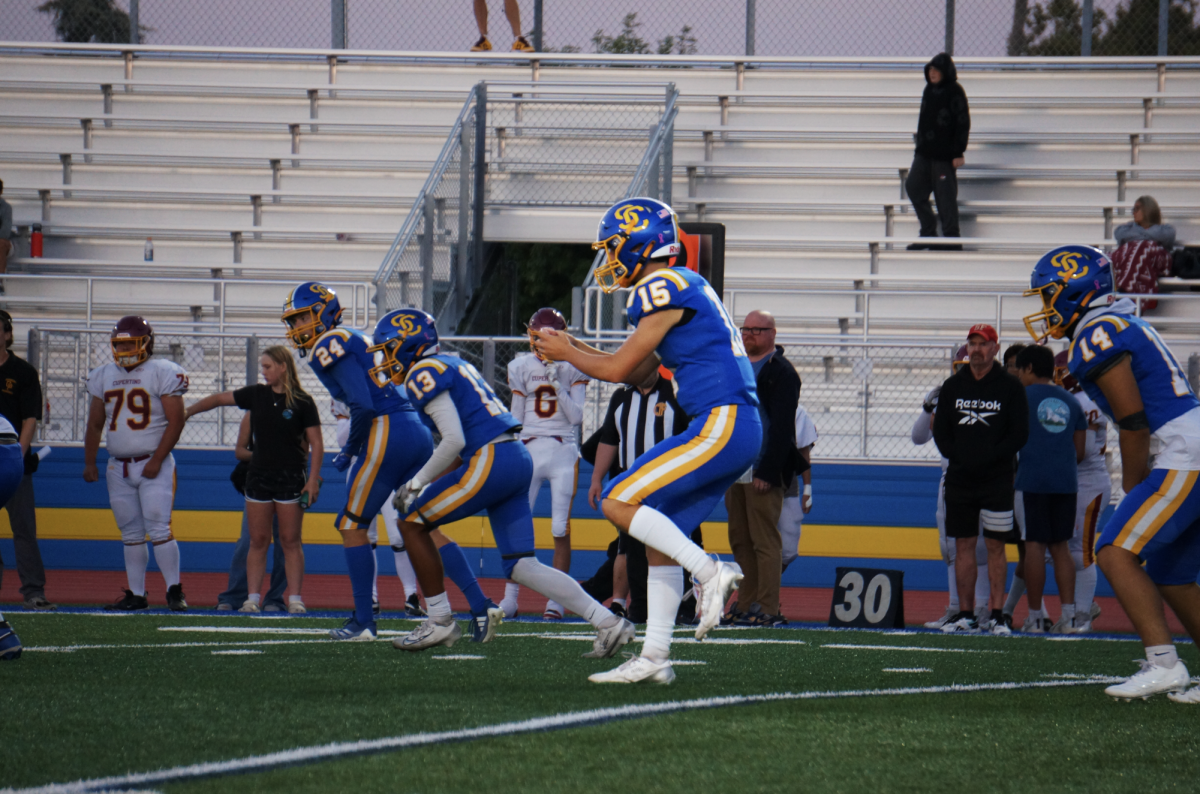 Junior Kalani Tesimale hikes the ball at Santa Clara High School's football game against Cupertino on Sept. 12, 2025.